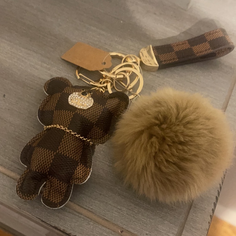 Teddy Bear 😺Designer Checkered Key Chain Hold - Picture 1 of 3
